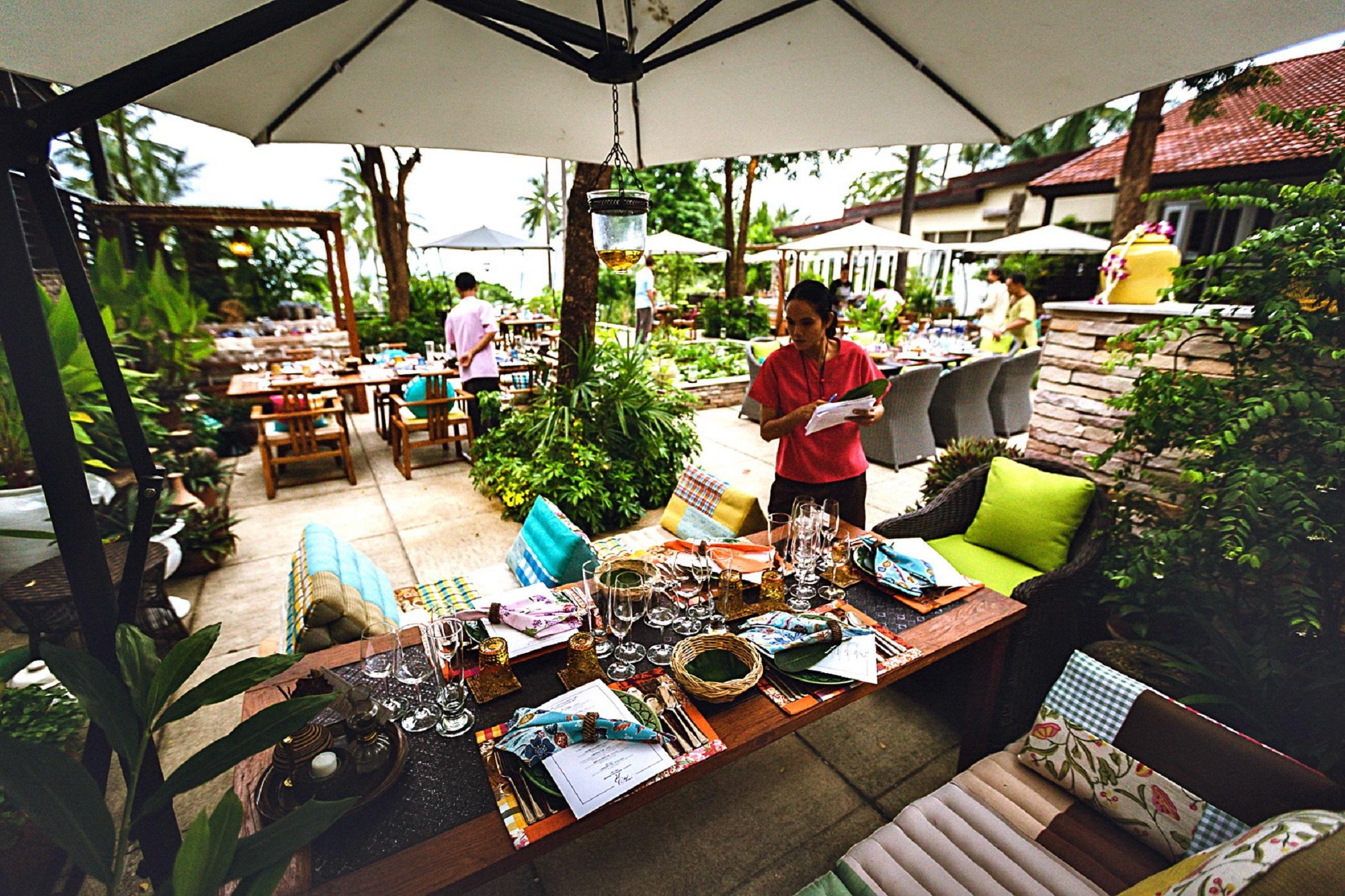 Garrya Tongsai Bay Samui Hotel Choeng Mon Exterior photo The restaurant's garden