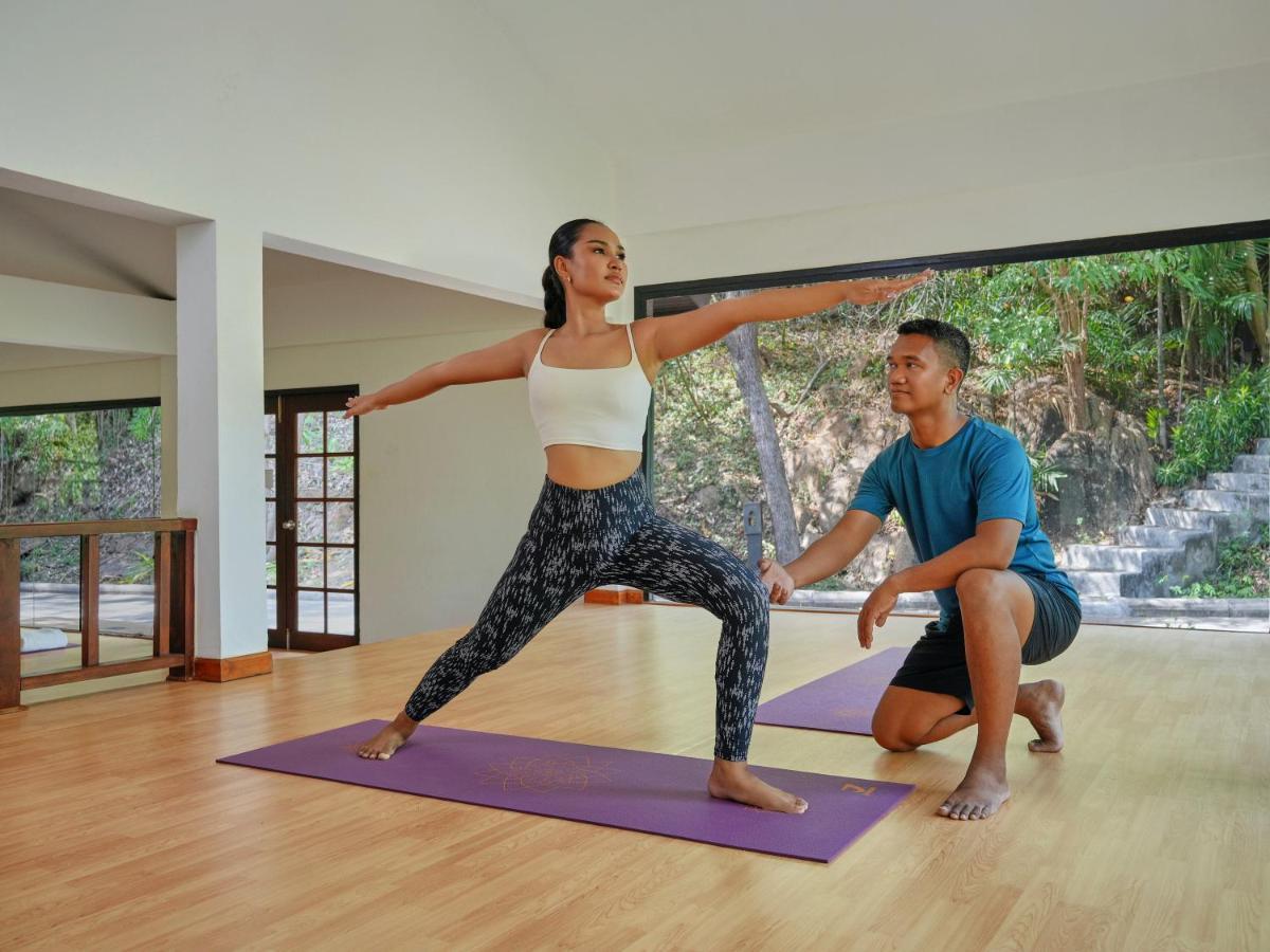 Garrya Tongsai Bay Samui Hotel Choeng Mon Exterior photo A yoga instructor assists a student with a pose.