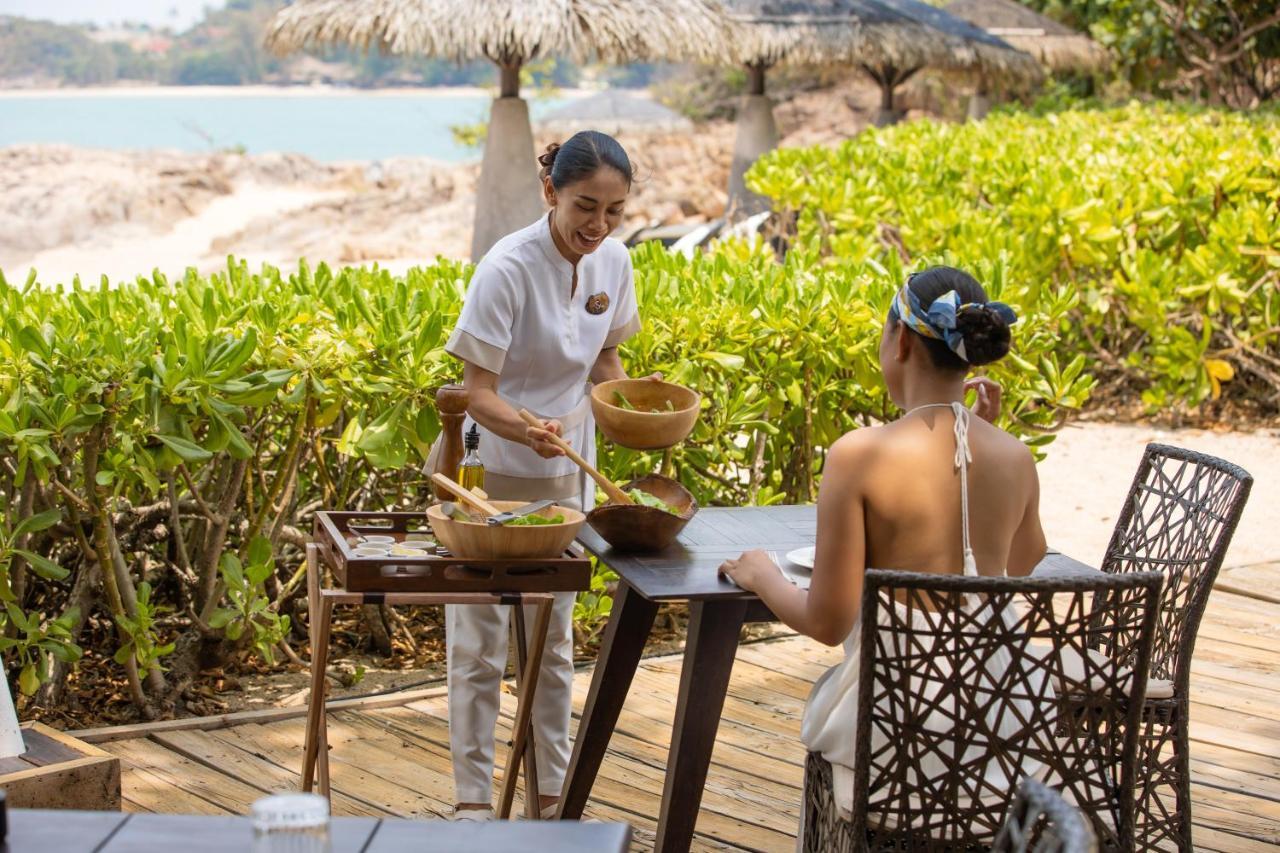 Garrya Tongsai Bay Samui Hotel Choeng Mon Exterior photo A Thai woman serving food at a resort